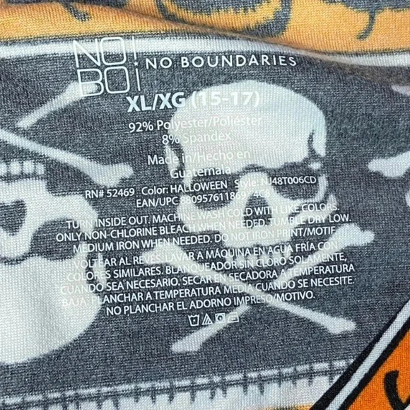 No Boundaries NOBO Long Sleeve Halloween SKULL CROSSBONES Top - Picture 4 of 5